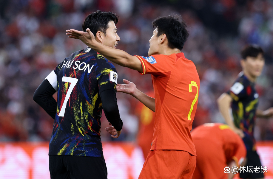 关于足球对决实时直播吸引着众多观众围观的信息